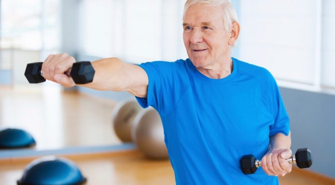 Exercícios podem retardar sintomas de doenças neuropsíquicas na velhice, dizem médicos