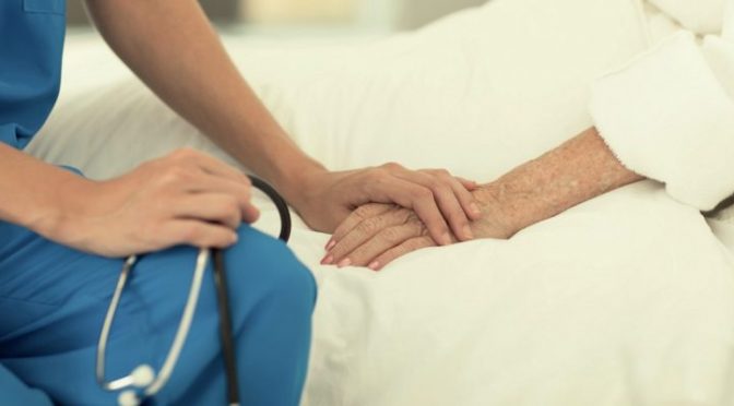 Quais questões são abordadas em cuidados paliativos?