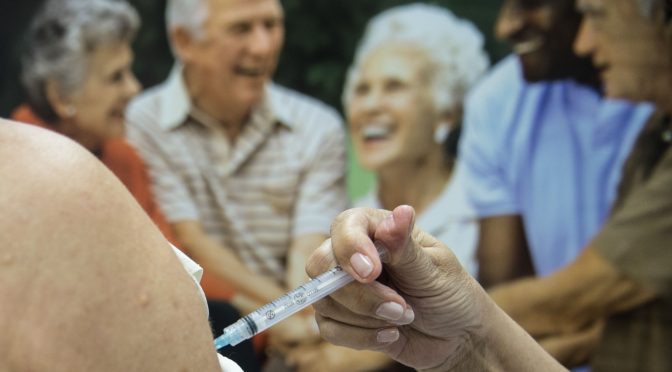 1 milhão de idosos ainda precisa se vacinar contra gripe em SP