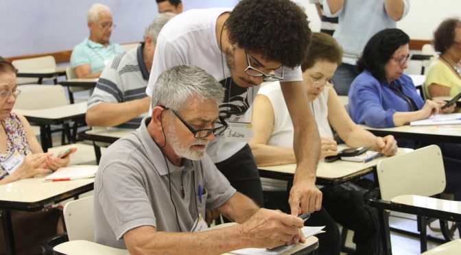 No Brasil, quase 27 mil idosos fazem cursos de graduação