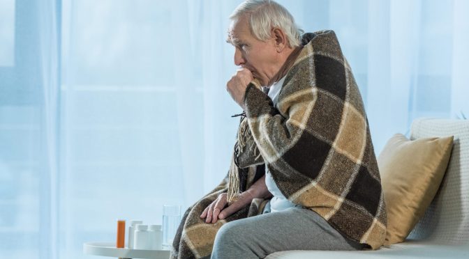 Por que os idosos são mais vulneráveis à pneumonia?