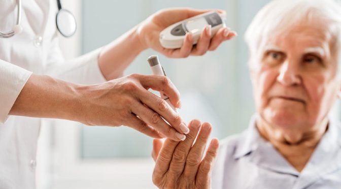 10 cuidados especiais para idosos com diabetes