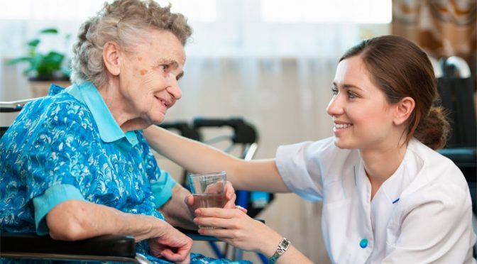 5 trabalhos que não são funções do cuidador de idosos