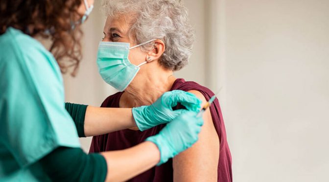 Influenza: por que os idosos devem tomar a vacina?