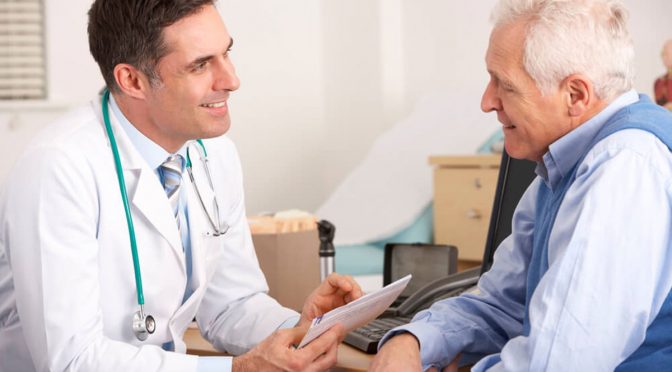 Por que as consultas médicas regulares são importantes após os 60 anos?